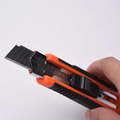 HARDEN 18mm Plastic Knife Metal Holder with 3pcs Replacement Blades, Paper Cutter Knife, Multi Hand Cutting Tool, Retractable Utility Knife; 570312_img_5